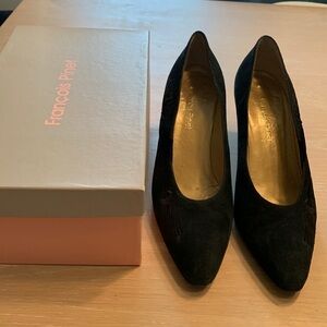 Francois Pinet Black Suede heels w/ embroidered design, EU 39=US 8.5 light wear